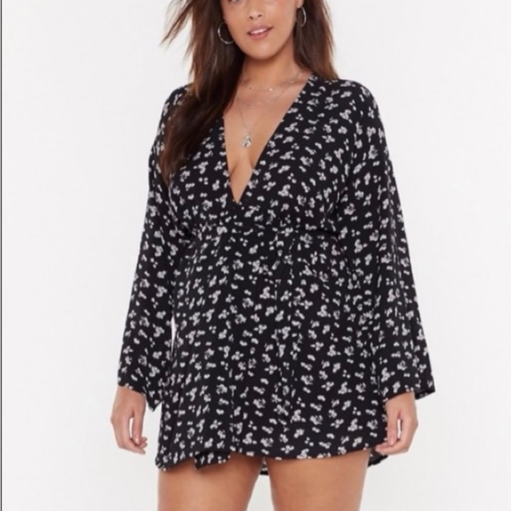 Boohoo Flare Sleeve Mini Dress in Size 16